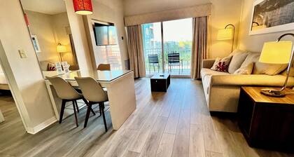 Premium-Universal Studios King Bed Resort Suite, Free Parking,Full Kitchen, Pool