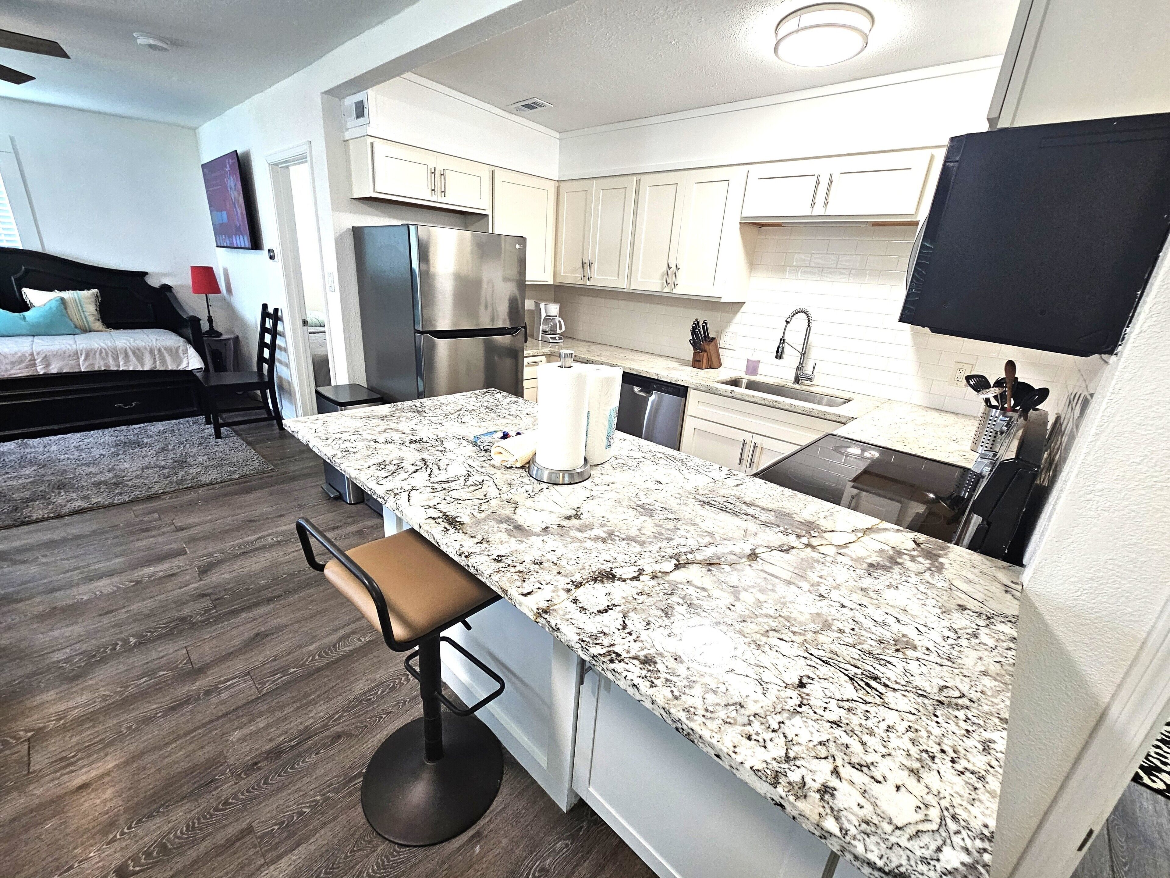 Refrigerador, microondas, horno y parrilla de estufa 