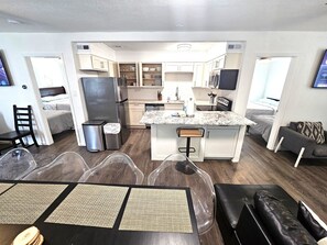 4 bedrooms, iron/ironing board, free WiFi, bed sheets