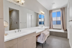 Bathtub, hair dryer, towels, soap - Retreat at Desert Willow Golf Resort (Palm Desert)