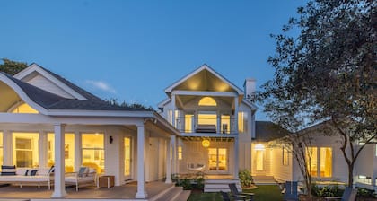 2025 VRBO Vacation Rental of the Year! Pool, Hot Tub & Deep Water Dock