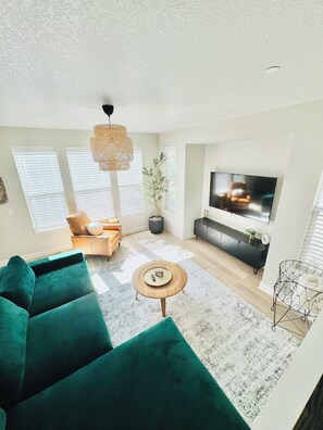 Smart TV, video games