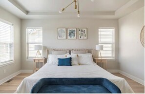4 bedrooms, iron/ironing board, travel crib, free WiFi - 4 BEDROOM MODERN HOME, FREE PARKING, A/C, W/D,WIFI (Westminster)
