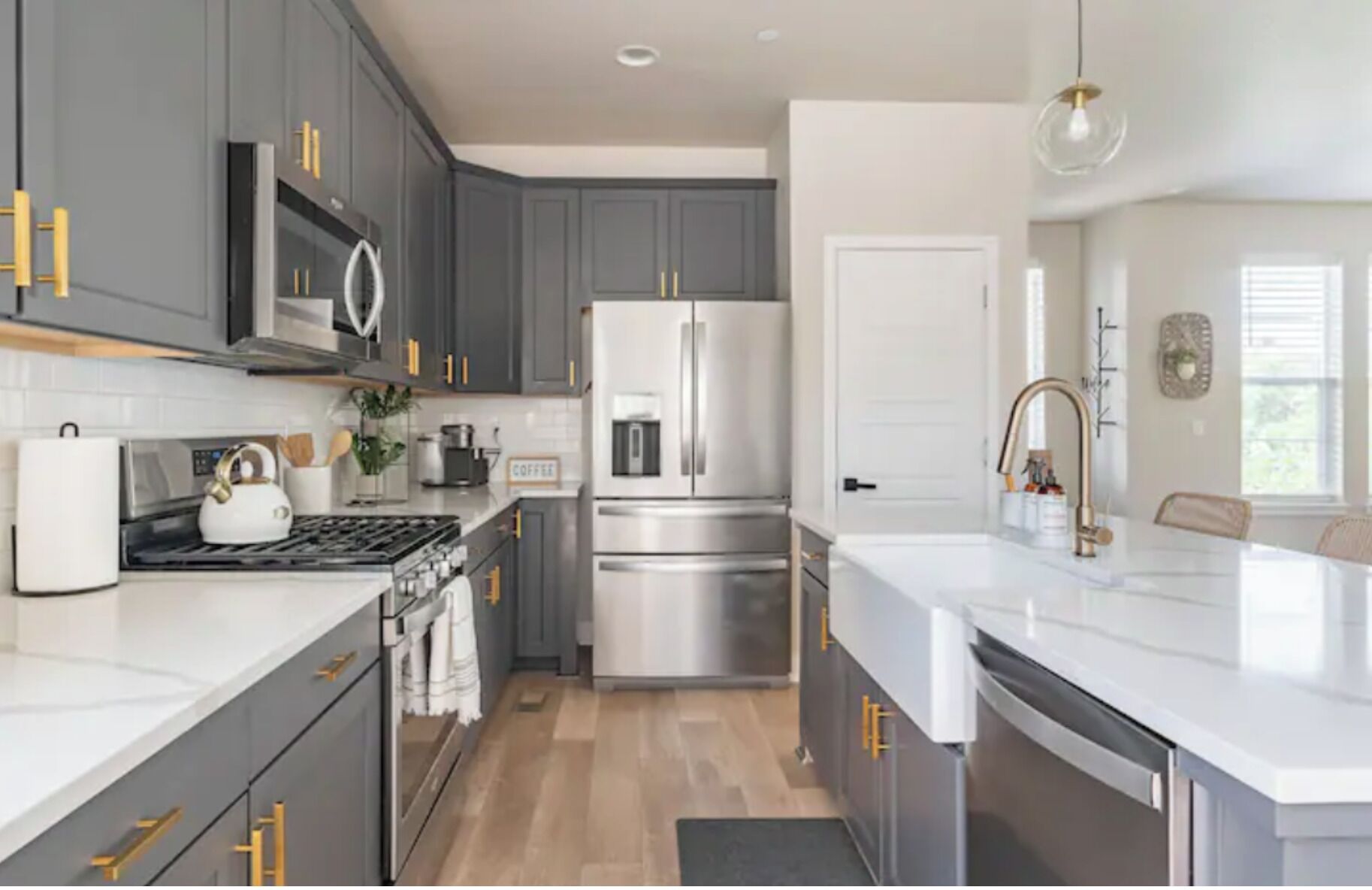 冰箱、微波炉、烤箱、炉灶