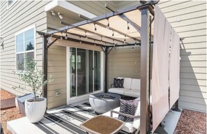 Terrace/patio - 4 BEDROOM MODERN HOME, FREE PARKING, A/C, W/D,WIFI (Westminster)