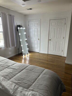 3 bedrooms, desk, free WiFi, bed sheets