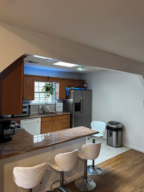 Fridge, microwave, stovetop, dishwasher