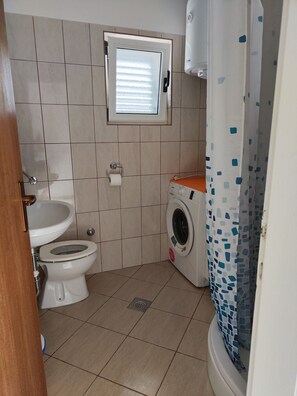 Ducha, secador de pelo, toallas
