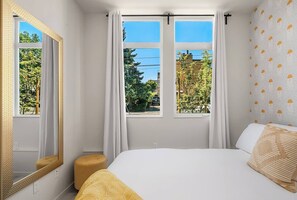 Desk, iron/ironing board, free WiFi, bed sheets - Newly Built Seattle Townhome w. Lake/Skyline Views (Seattle)