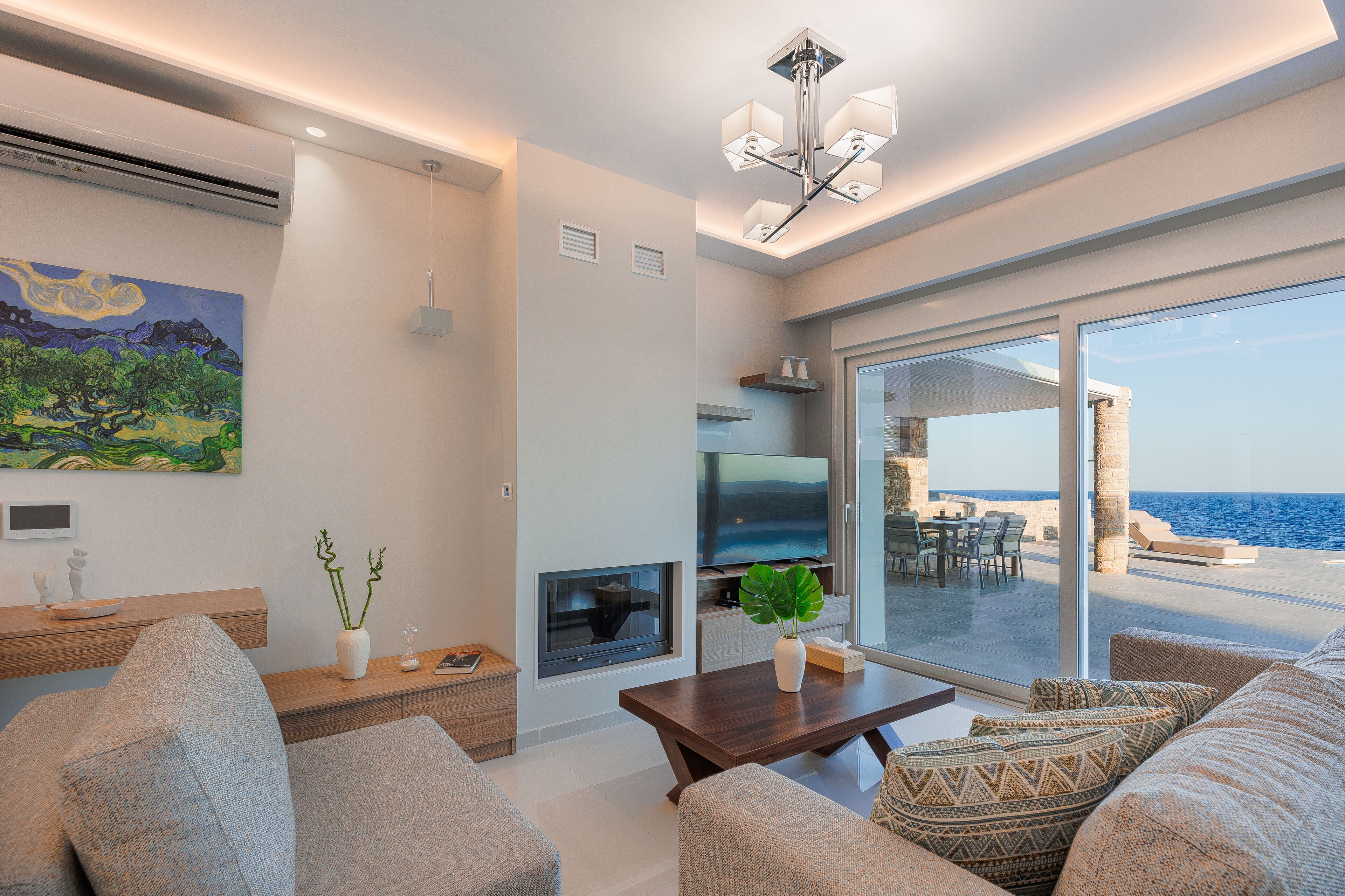 Smart-tv, pejs, stereoanlæg