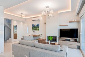 Smart-TV, Kamin, Stereoanlage