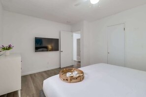 2 bedrooms, iron/ironing board, WiFi, bed sheets
