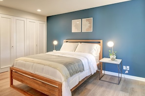 2 bedrooms, iron/ironing board, WiFi, bed sheets