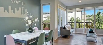 Whole Home Walk to Fred Hutch Bright 2BR Sleeps 6