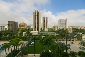 Property grounds - Waikiki Sunset * Newly Renovated * Parking * Diamond Head Ocean Views * (Honolulu)