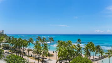 Beach nearby, sun loungers, beach towels