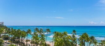 Waikiki Sunset * Newly Renovated * Parking * Diamond Head Ocean Views *