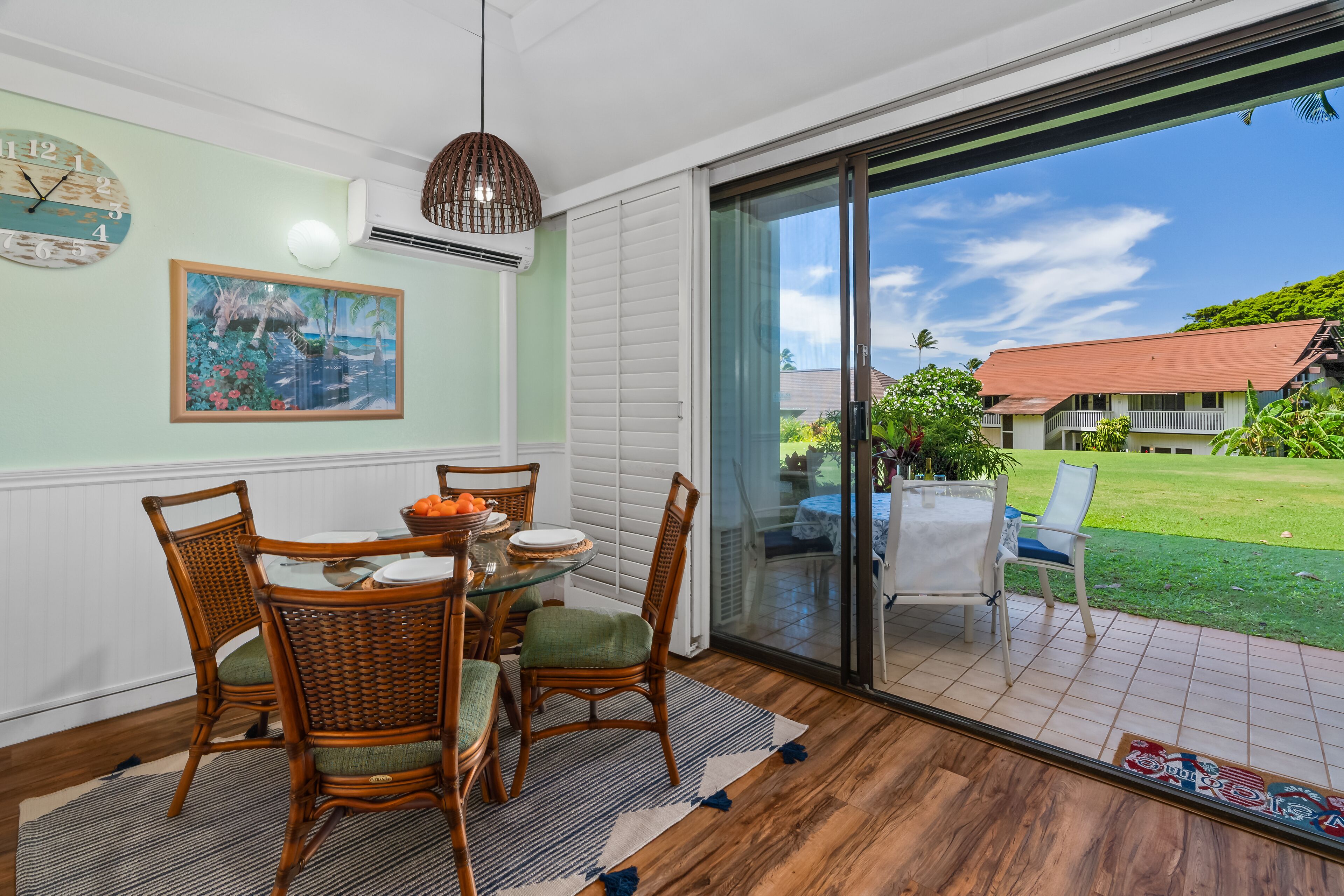 屋外ダイニングエリア