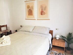 2 bedrooms, desk, iron/ironing board, free WiFi