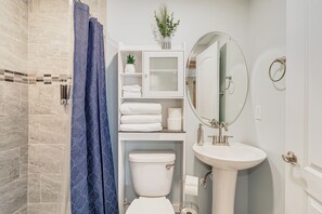 تجهيزات دش، مجففات شعر، مناشف، صابون