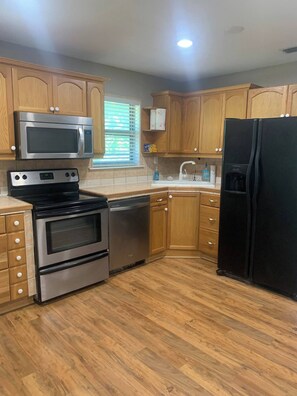 Fridge, microwave, oven, stovetop - Saykm Sandyfeet sandy beach min from us and outdoor game room under the house (Cartwright)