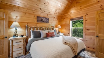 3 bedrooms, desk, iron/ironing board, travel crib