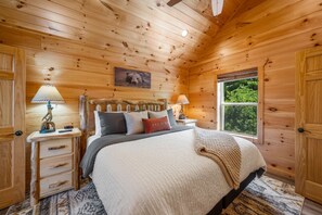 3 bedrooms, desk, iron/ironing board, travel cot