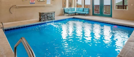 Innendørsbasseng og utendørsbasseng