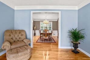 Interior - Lovely 5 bed,3-fullBath !5 min to free way I-85 (Lawrenceville)