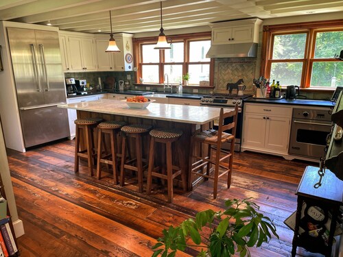 Tastefully Restored Berkshire Farmhouse Available October 15th - 31st 2024