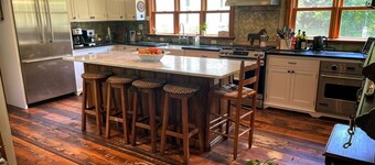 Tastefully Restored Berkshire Farmhouse Available October 15th - 31st 2024