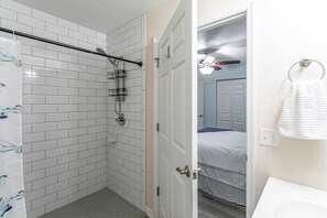 Combined shower/tub, towels, soap, shampoo