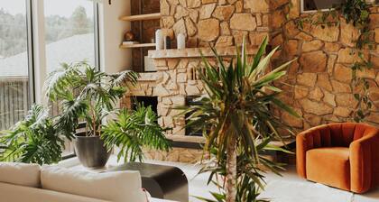 Luxury Mid-Century Scandinavian Home w/ HOT TUB