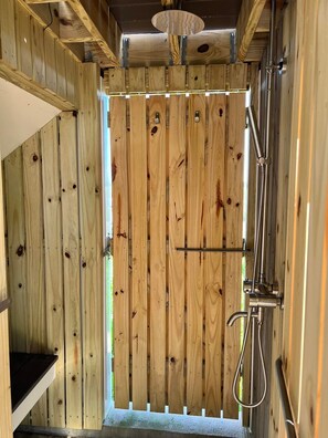 Combined shower/tub