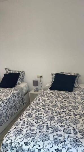 2 dormitorios, tabla de planchar con plancha, wifi gratis y ropa de cama