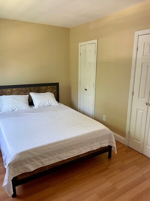 1 bedroom, desk, free WiFi, bed sheets