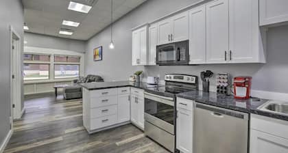 Downtown Apartment next to Lake & Hospital
