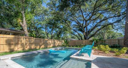 HEATED POOL-Modern Cozy 3 bedroom Cottage