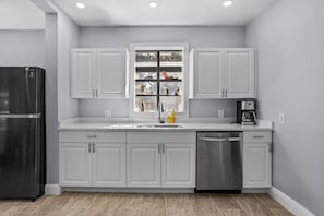 Coffee/tea maker, fridge, microwave, oven