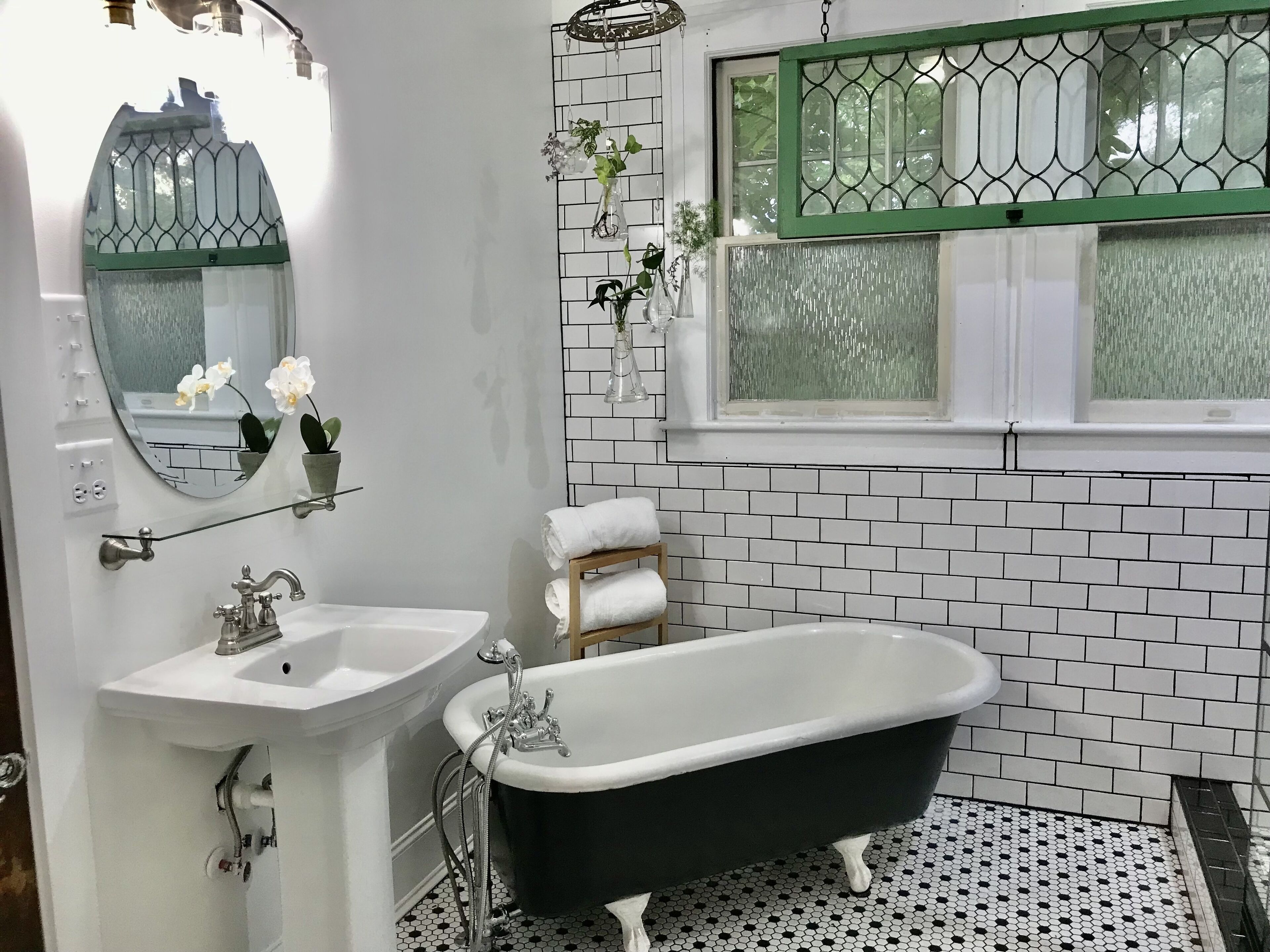 1930s Historic home. Walk to downtown and park. Not your average rental 
