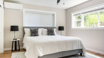 2 slaapkamers, een strijkplank/strijkijzer, reisbedje, gratis wifi