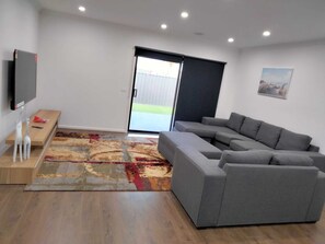 65-Zoll-Smart-TV mit Digitalempfang, Fernseher