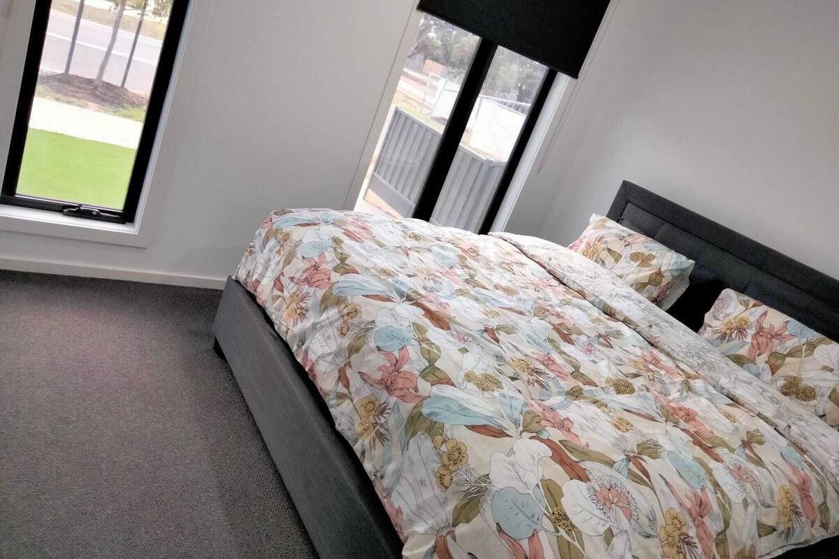 Memory foam beds, WiFi (free), bed sheets
