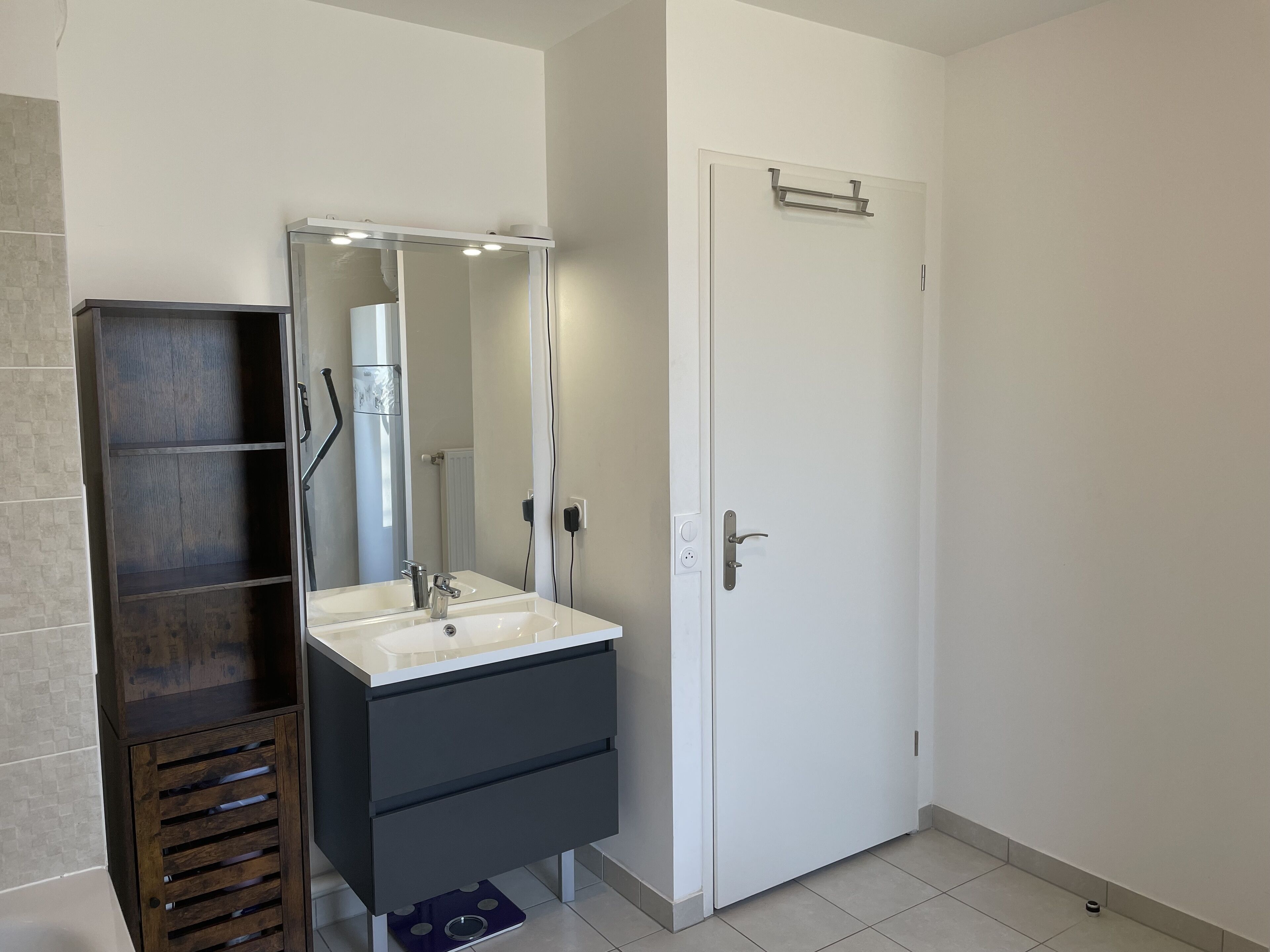 Baignoire, sèche-cheveux