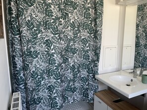 Baignoire, sèche-cheveux