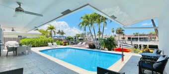 On the water-Highly rated Central location, 2 miles to downtown-beach-Kayaks