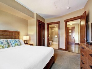 3 bedrooms, in-room safe, iron/ironing board, free WiFi