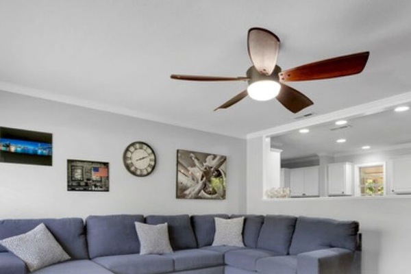 Beautiful 3/2 close to TMH, restaurants, and colleges