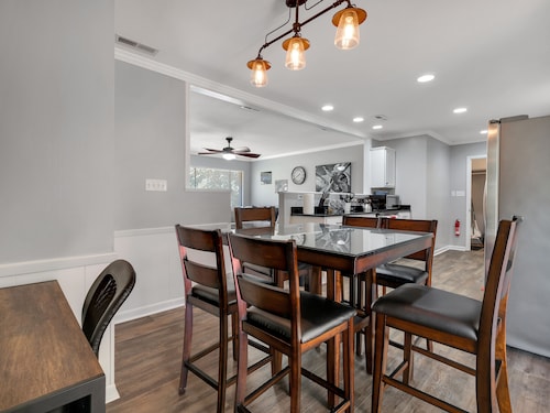 NEW! Last minute booking discount—close to Tallahassee Memorial Hospital