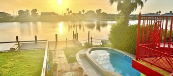 WATERFRONT! Pool! Nature's Oasis on the Island